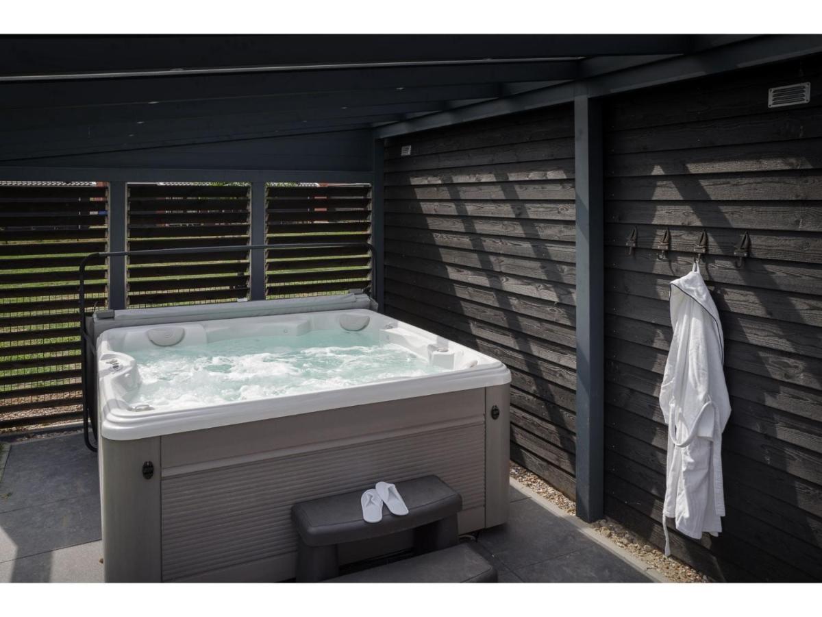Wellness With Private Bubble Bath Vakantiehuis